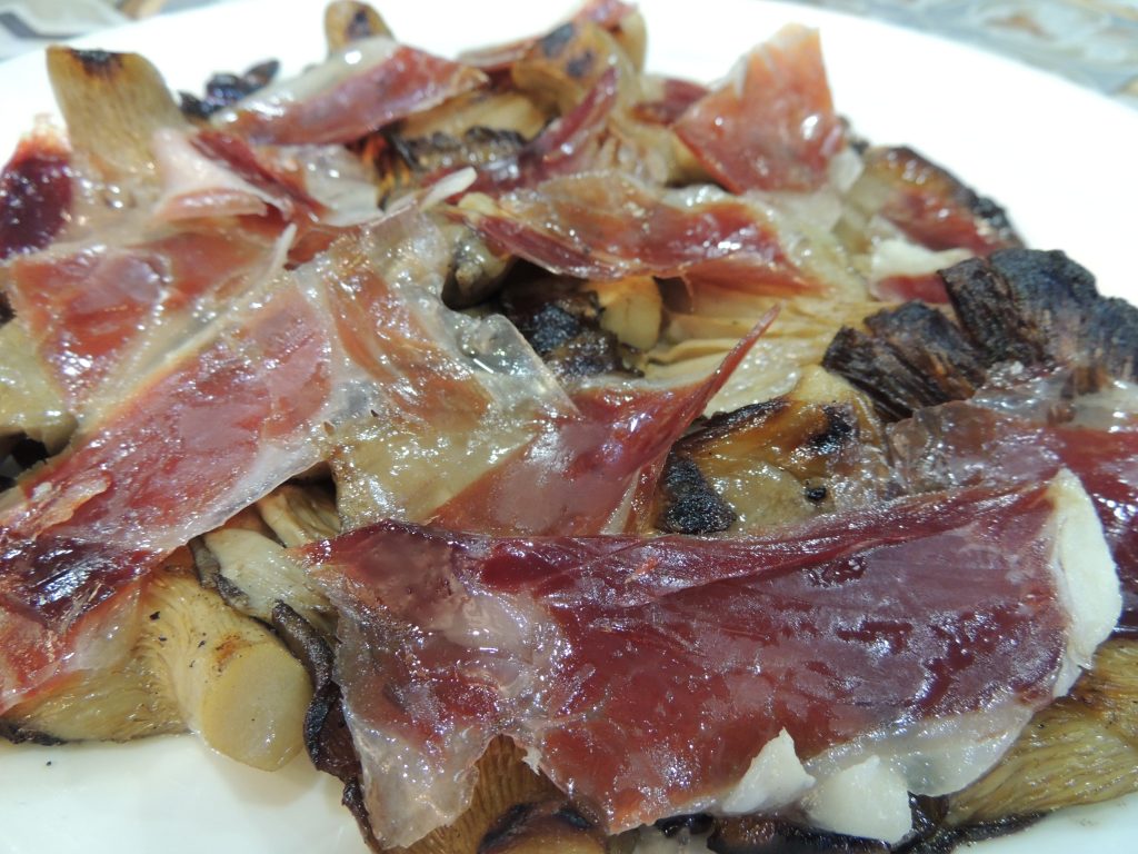 No solo de monumentos vive el viajero, en Antequera también encontramos una exquisita gastronomía