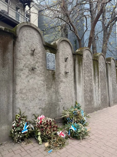 Restos del muro del antiguo Gueto judío de Cracovia