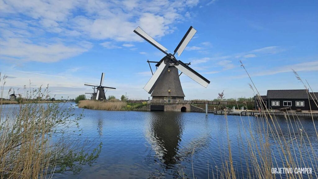 MOLINOS DE VIENTO DE KINDERDIJK. Países Bajos con niños. ©Objetivo Camper 2025