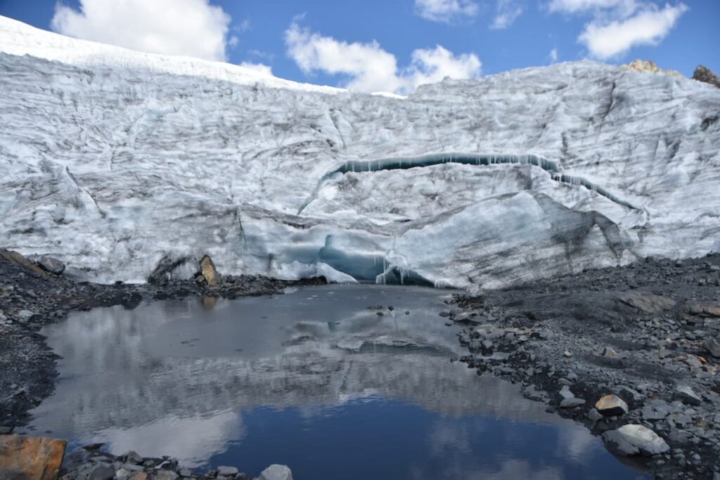 Vista general del glaciar del Nevado Pastoruri en la Cordillera Blanca, Perú