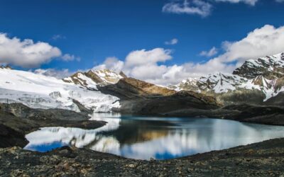 Laguna del Nevado Pastoruri con el glaciar al fondo Laguna de alta montaña con el glaciar del Nevado Pastoruri al fondo, en la Cordillera Blanca, Perú